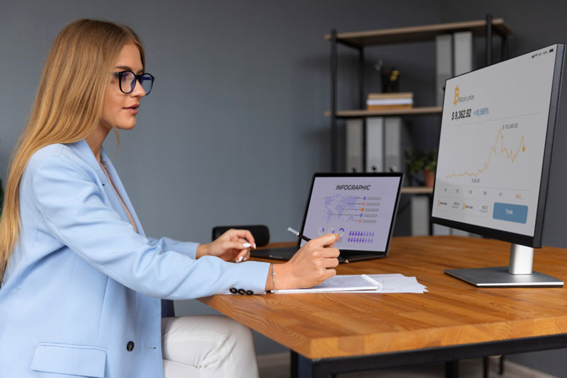 چه کسانی به نرم افزار منشی گری نیاز دارند؟